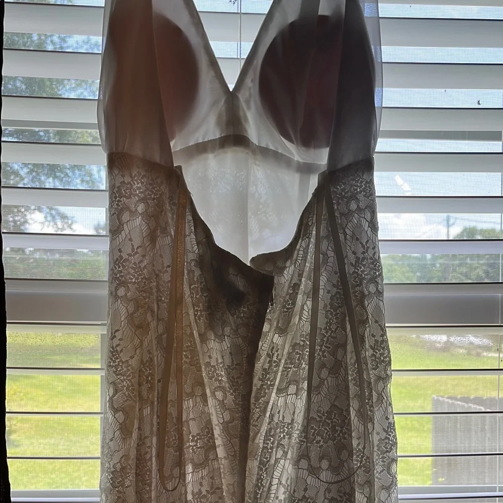 Elegant White Wedding Dress - Picture 7 of 11